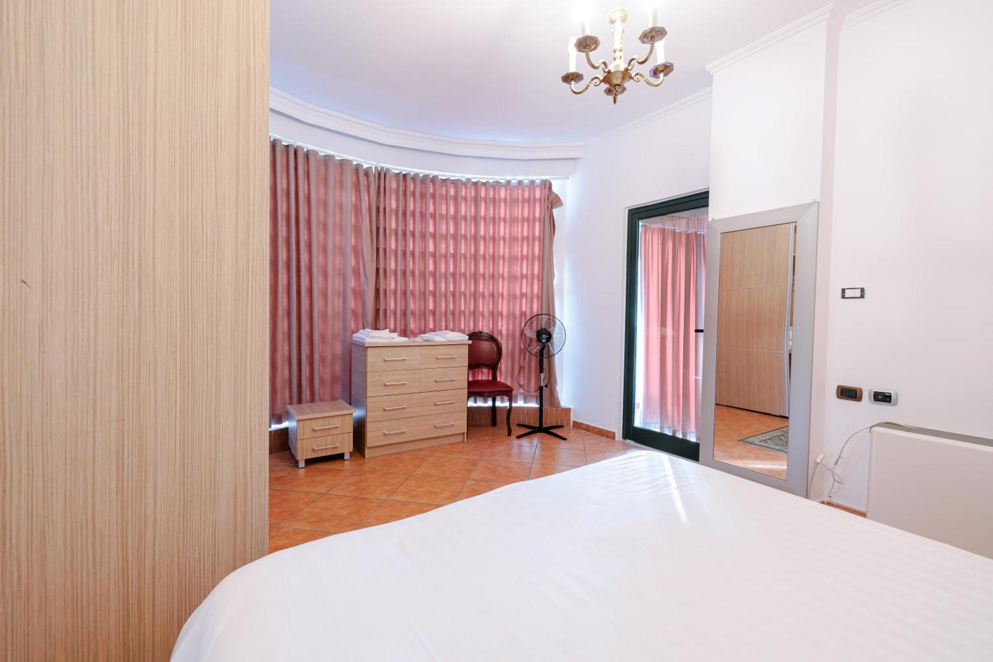 Boutique Hotel Whisky Tirana Habitación foto