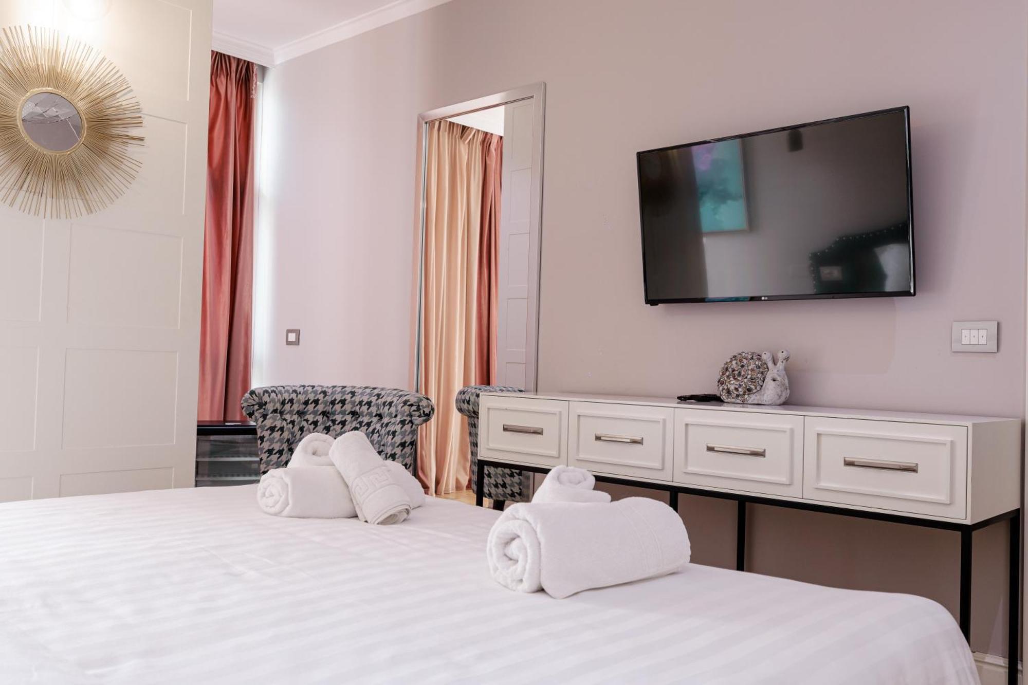 Boutique Hotel Whisky Tirana Exterior foto
